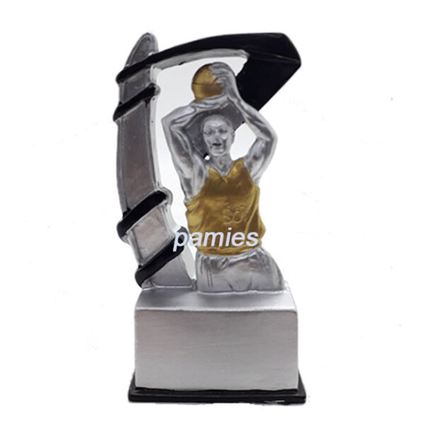 Trofeo baloncesto jugador P-1226. Disponible 1 tamaño